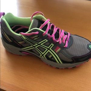 Brand new ASICS women’s trail shoe